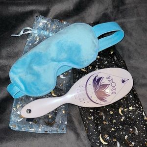 Brand New/Never used brush and gel eye mask